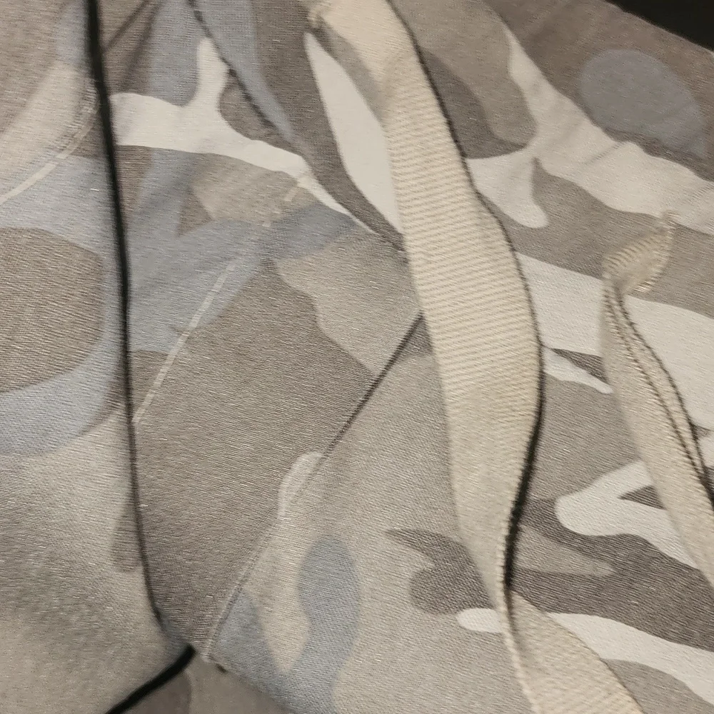 Women’s Gray Camo Drawstring Joggers Size Small
